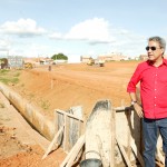 Déda visita obras da rodovia que ligará os municípios de Carira e Glória -