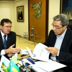 Déda recebe o presidente da Associação dos Magistrados Brasileiros  - Governador Marcelo Déda e o juiz Mozart Valadares Pires