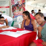 Seed leva programas educacionais a São Cristóvão durante 'Sergipe de Todos'  - Cristiane dos Santos foi buscar informações no estande da secretaria / Fotos: Ascom / Seed