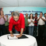 Déda autoriza implantação de rodovias entre Tomar do Geru e Itabaianinha  - Governador Marcelo Déda assina ordem de serviço em Itabaianinha / Fotos: Marcos Rodrigues/ASN