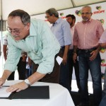 Déda assina ordem de serviço para revitalização do Parque dos Cajueiros - Governador concede entrevista à imprensa