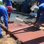 Calçadas e ciclovias estão sendo concretadas na rodovia João Bebe Água -