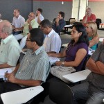 Secretária de Saúde reúne empreiteiros para agilizar obras de hospitais -