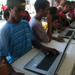 Moradores do Santa Maria visitam lan house do Governo - O estudante Márcio Augusto / Fotos: Ascom/Emgetis