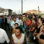 Governador comparece ao enterro dos catadores de laranja vítimas de acidente -