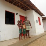 Famílias de baixa renda de Estância já residem em casas próprias -   A dona de casa Edvânia Santos está entre os contemplados com uma casa de alvenaria construída pelo Governo de Sergipe / Fotos: Edinah Mary/Seides