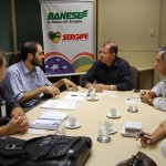 Banese participará de projeto que prevê US$ 30 mi para produtores rurais - Dirigentes do Banese e técnicos da Emdagro negociam projeto com representante das Nações Unidas / Fotos: Ascom/Banese