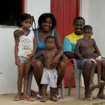 Famílias de baixa renda de Estância já residem em casas próprias -   A dona de casa Edvânia Santos está entre os contemplados com uma casa de alvenaria construída pelo Governo de Sergipe / Fotos: Edinah Mary/Seides