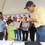 Déda presenteou Eduardo com a caneta oficial do Governo