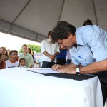 Déda presenteou Eduardo com a caneta oficial do Governo
