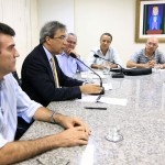 Governador recebe comissão de engenheiros no Palácio dos Despachos   -