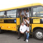 Lula e Déda entregam novos ônibus escolares - O governador e o presidente com alunos da rede pública estadual