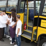 Lula e Déda entregam novos ônibus escolares - O governador e o presidente com alunos da rede pública estadual