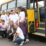 Lula e Déda entregam novos ônibus escolares - O governador e o presidente com alunos da rede pública estadual