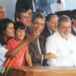 Déda e Edvaldo entregam 522 unidades habitacionais no bairro 17 de Março -