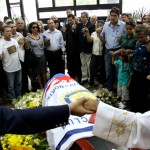 Governador comparece a velório e enterro de Viana de Assis -