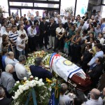 Governador comparece a velório e enterro de Viana de Assis -