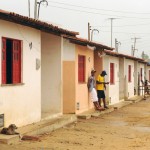 Famílias de baixa renda de Estância já residem em casas próprias -   A dona de casa Edvânia Santos está entre os contemplados com uma casa de alvenaria construída pelo Governo de Sergipe / Fotos: Edinah Mary/Seides
