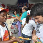Agentes de endemias vão às ruas mobilizar população contra dengue - Fotos: Márcio Garcez/SES