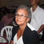 Formandos e familiares comemoram conclusão de curso profissionalizante -