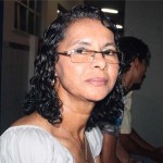 Formandos e familiares comemoram conclusão de curso profissionalizante -