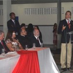 Formandos e familiares comemoram conclusão de curso profissionalizante -