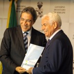 Incentivos à pesquisa concretizam expansão do ensino e beneficiam estudantes - O governador Marcelo Déda discursa durante ato de assinatura a favor do desenvolvimento da Ciência