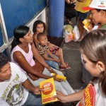 Saúde faz panfletagem contra dengue nos terminais de ônibus de Aracaju - Fotos: Márcio Garcez/SES