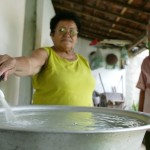 Novo sistema de abastecimento transforma realidade de Canindé - Os moradores Maria Oneide e Pedro Camilo / Foto: Marcos Rodrigues/ASN