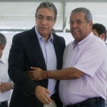 Governador Marcelo Déda inaugura Praça Almirante Barroso - O governador Marcelo Déda e o prefeito Edvaldo Nogueira descerram a placa de inauguração da praça / Fotos: Marcos Rodrigues/ASN