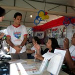 'Sergipe de Todos' recebe ações de cidadania promovidas pela Seed - Diretora de escola rural foi buscar informações do Creese / Fotos: Ascom/Seed