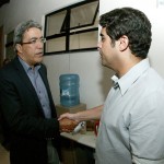 Governador comparece ao velório do exsenador Passos Porto -