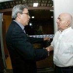 Governador comparece ao velório do exsenador Passos Porto -
