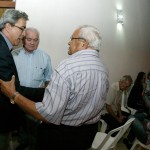 Governador comparece ao velório do exsenador Passos Porto -