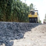 DER pavimenta rodovia de acesso ao povoado Jenipapo