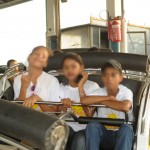 Jovens da Fundação Renascer ganham tarde no parque de diversões - A advogada Renata Silveira dos Santos