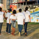 Jovens da Fundação Renascer ganham tarde no parque de diversões - A advogada Renata Silveira dos Santos