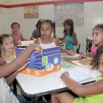 Alunos festejam reforma e ampliação do Colégio Estadual Poeta José Sampaio - A quadra de esportes também foi reformada
