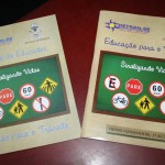 Cartilha de educação no trânsito será  distribuída em 98 escolas - Presidente do Detran entregou kit de educação no trânsito ao vicegovernador Belivaldo Chagas / Fotos: Juarez Silveira (Ascom/Seed)
