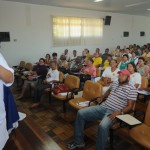 Líderes comunitários discutem maneiras de enfrentar e prevenir uso do crack - Fotos: Edinah Mary/Seides