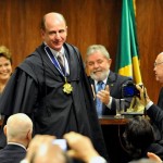 e o exgovernador de Minas e senador eleito Aécio Neves
