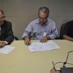 assina o contrato / Fotos: Janaína Santos/Banese