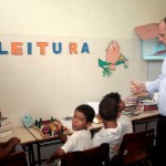 Belivaldo visita o Caic Joel Silveira e a Escola Lourival Fontes -