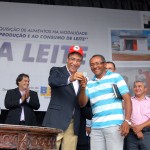 Déda entrega 13 caminhões para integrar Programa do Leite em SE -