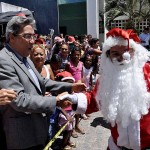 Centro de Oncologia celebra o Natal com a chegada do Papai Noel - O governador Marcelo Déda esteve presente / Fotos: Walber Faria/SES