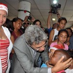 Centro de Oncologia celebra o Natal com a chegada do Papai Noel - O governador Marcelo Déda esteve presente / Fotos: Walber Faria/SES