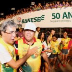 Governador Marcelo Déda prestigia última noite do PréCaju 2011 e recebe carinho popular -