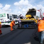 Governo faz recapeamento de ruas na Farolândia e em ponte de Socorro - Foto: Elinaldo Sousa/Seinfra