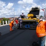 Governo faz recapeamento de ruas na Farolândia e em ponte de Socorro - Foto: Elinaldo Sousa/Seinfra