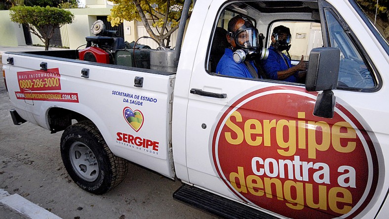 Estado reforça ações de combate à dengue na capital com carros fumacê